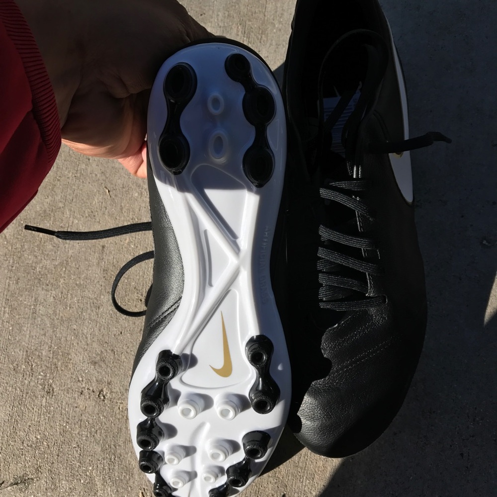 Nike tiempo AG sz 10 new