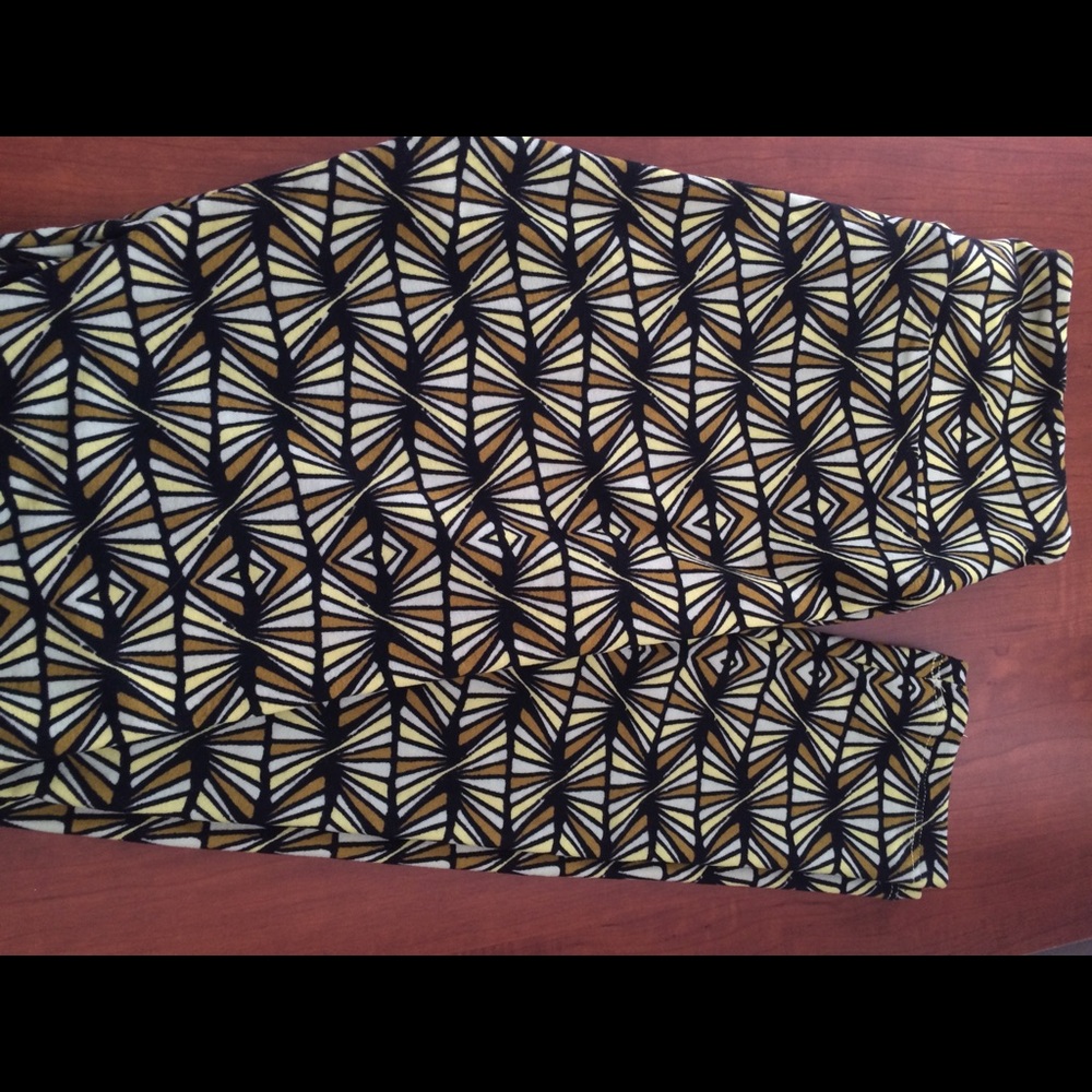 Never worn OS leggings from Lularoe!