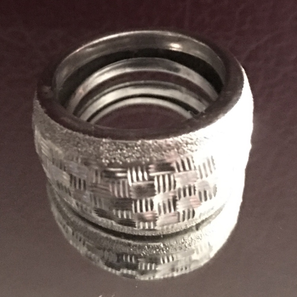 Thick, nearly 1" sterling silver .925 Ring sz 7