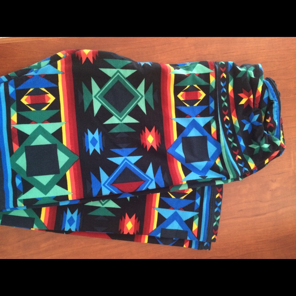Never worn Aztec print OS leggings from Lularoe!