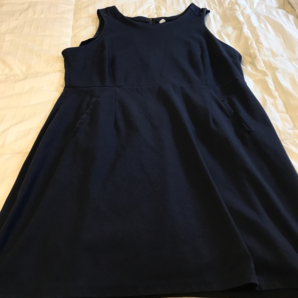 Old Navy Sleeveless Sheath Dress in Navy Blue