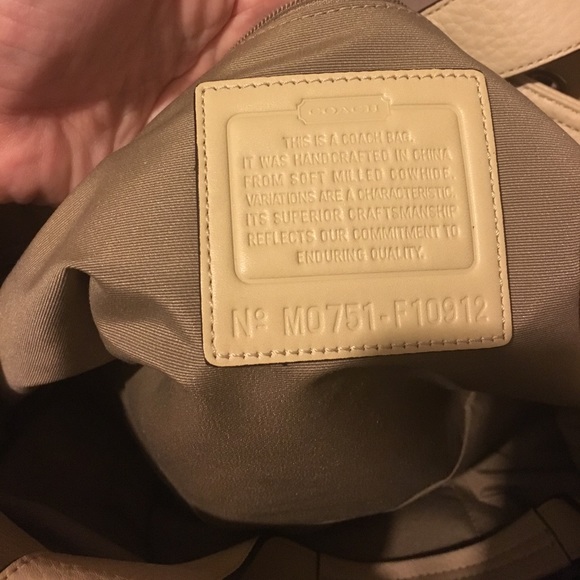 💝 Coach Cream Pebbled Leather Tote - Picture 4 of 4