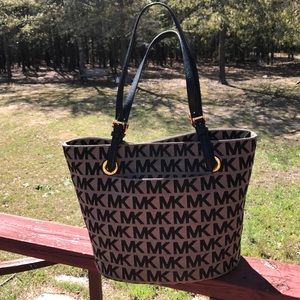 MK authentic bucket type bag