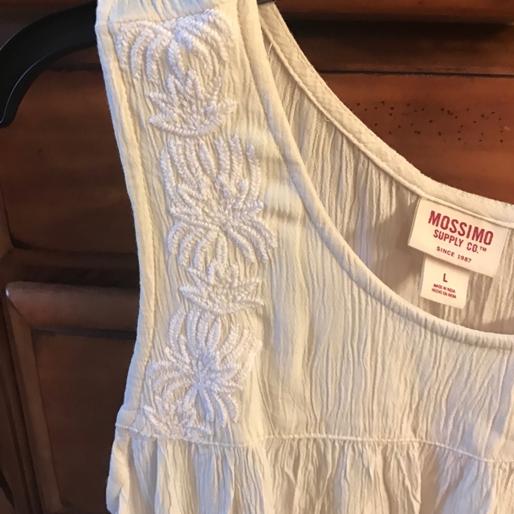 Woman's top - Picture 2 of 3