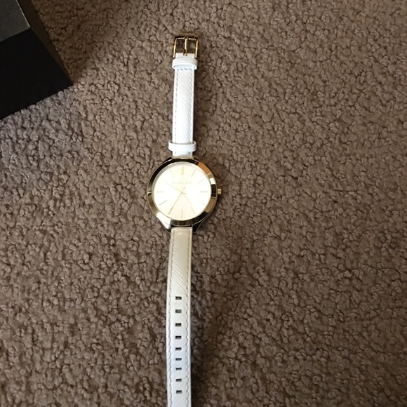 Authentic Michael Kors Slim Runway watch - Picture 2 of 3
