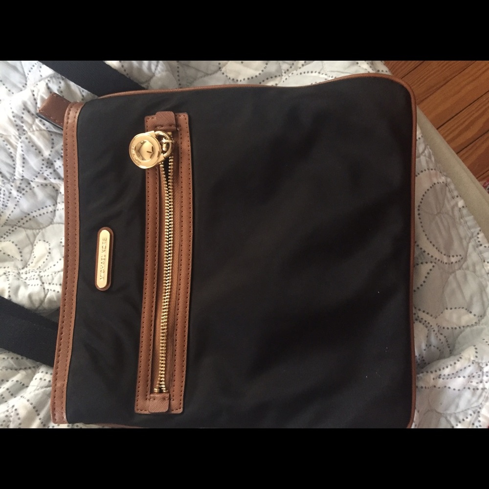 Michael kors crossbody bag