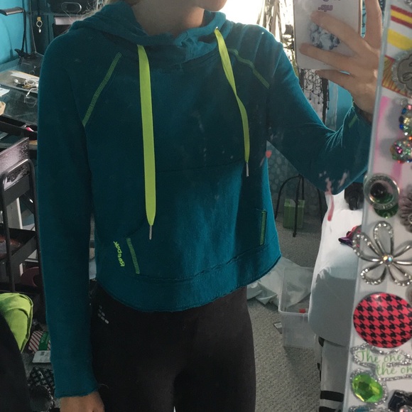 Cropped Reebok Hoodie - Picture 3 of 3