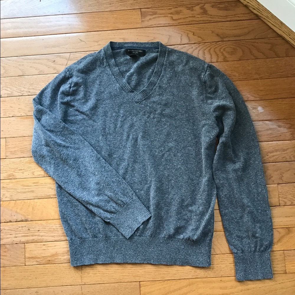 Banana republic gray vneck sweater