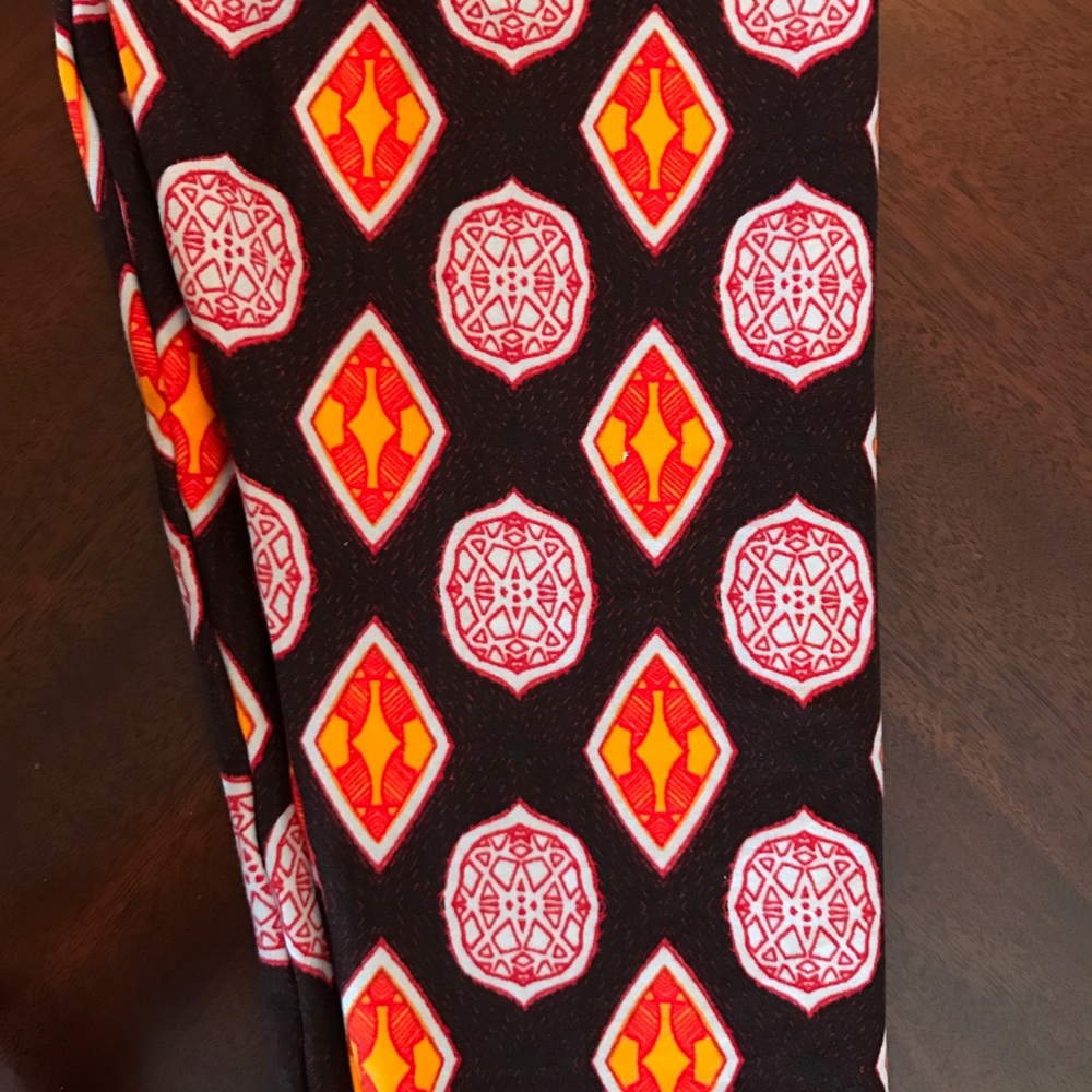 Lularoe black red diamond leggings TC
