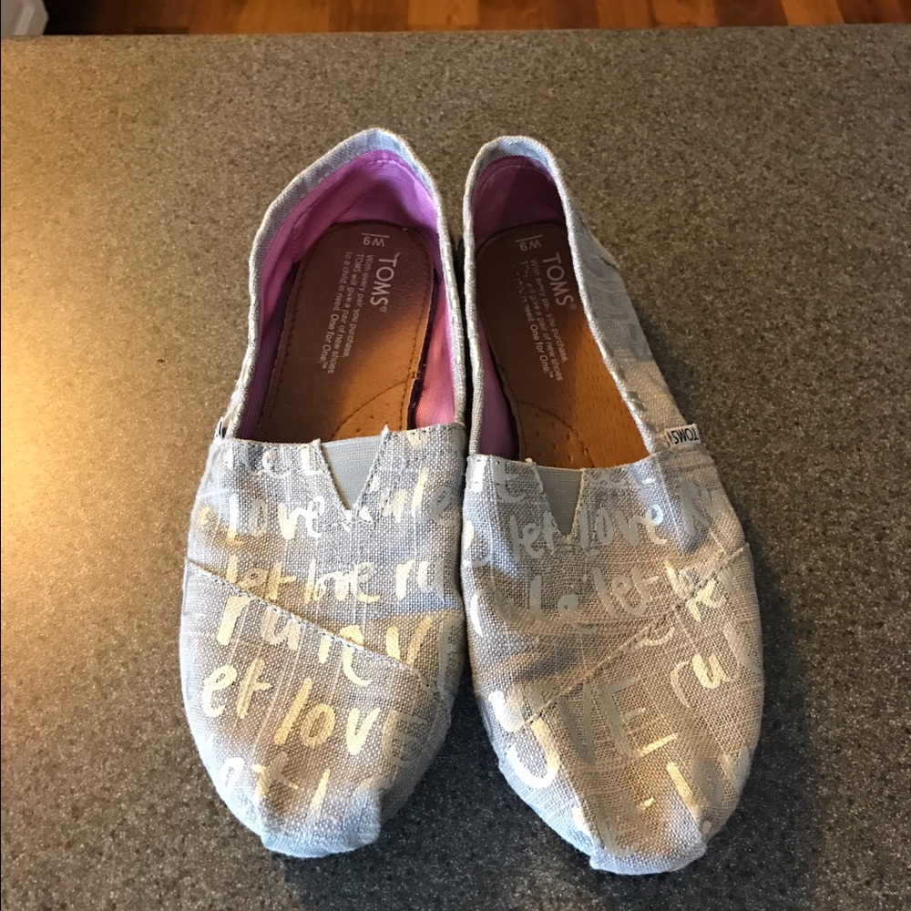TOMS brand new never worn
