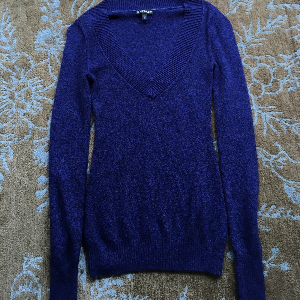 Long Sleeve V neck seater