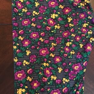 Lularoe black small flower leggings TC