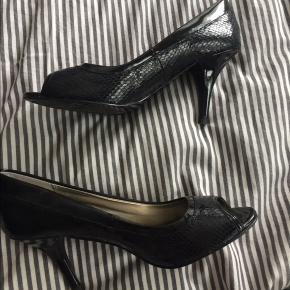 Kelly and Katie peep toe heels - Picture 1 of 4