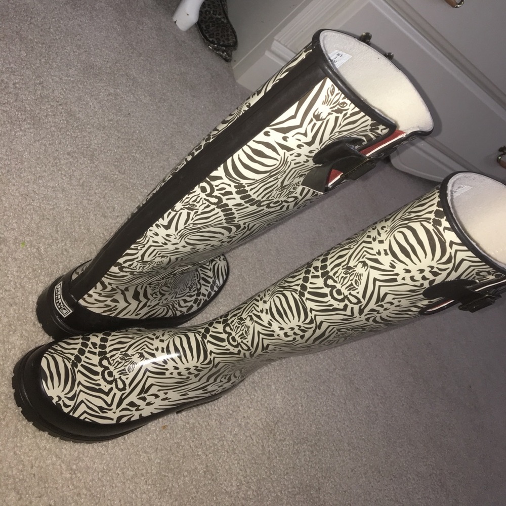 Women's sperry rain boots.