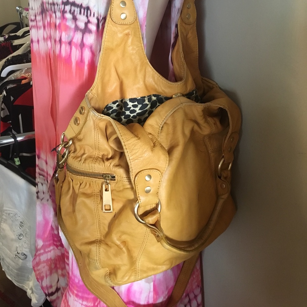 Beatiful Steve Madden Handbag!