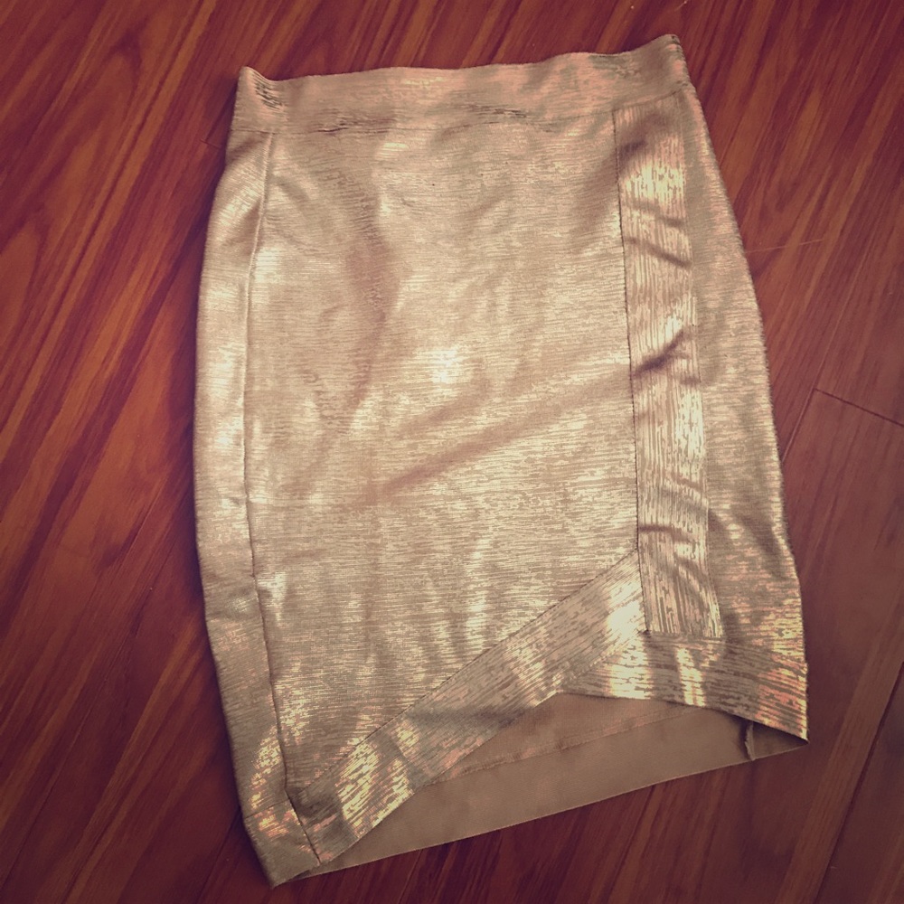 Bodycon gold skirt