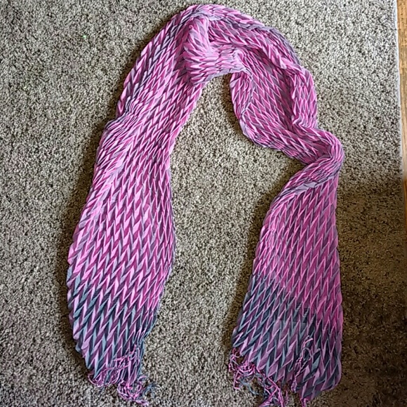 Scarf - Picture 2 of 5