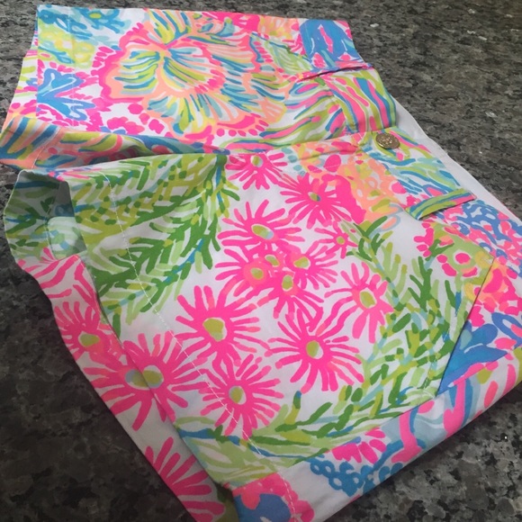 Lilly Pulitzer Lovers Coral Callahan's size 4. - Picture 2 of 3