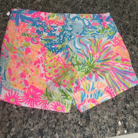 Lilly Pulitzer Lovers Coral Callahan's size 4. - Picture 3 of 3