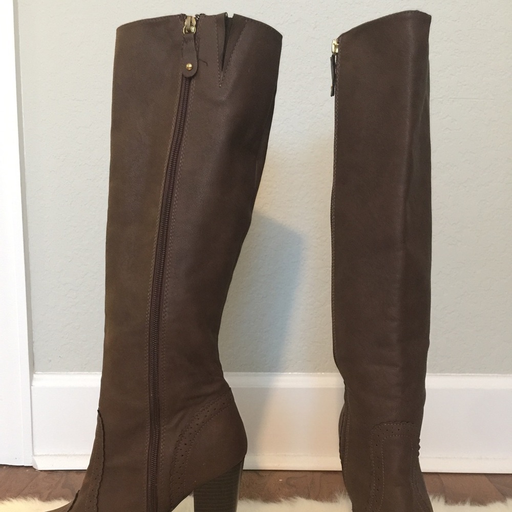 Knee high boots - Picture 3 of 3