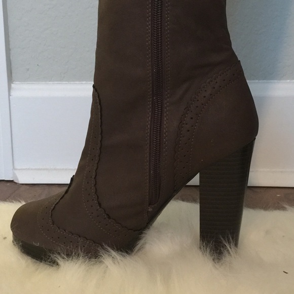 Knee high boots - Picture 2 of 3