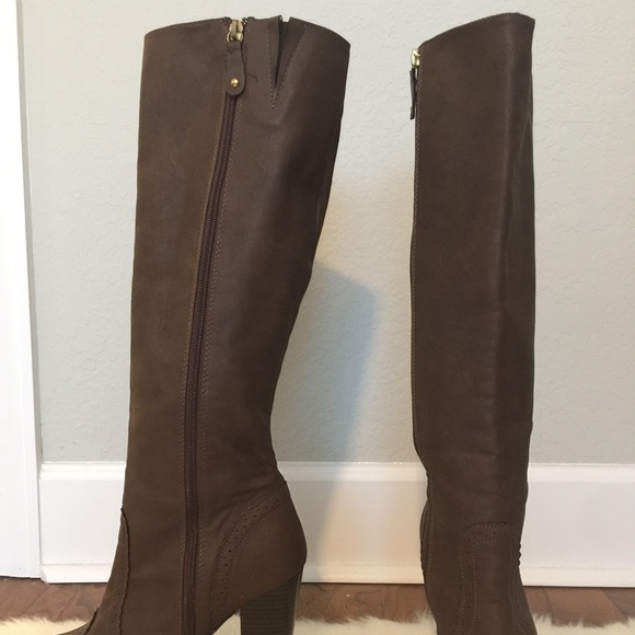 Knee high boots - Picture 3 of 3