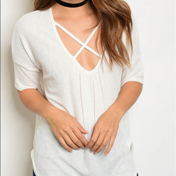 ❗️CLEARANCE ❗️White Criss Cross Top - Picture 3 of 6