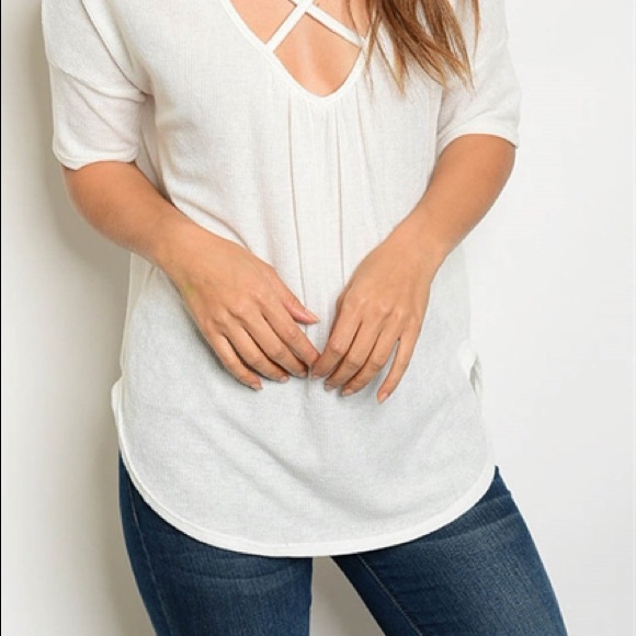 ❗️CLEARANCE ❗️White Criss Cross Top - Picture 4 of 6