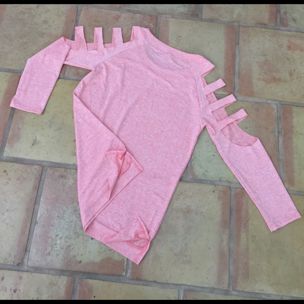 💥NEW💥 Light Peachy/Pink Heathered Cut Out Top - Picture 3 of 4