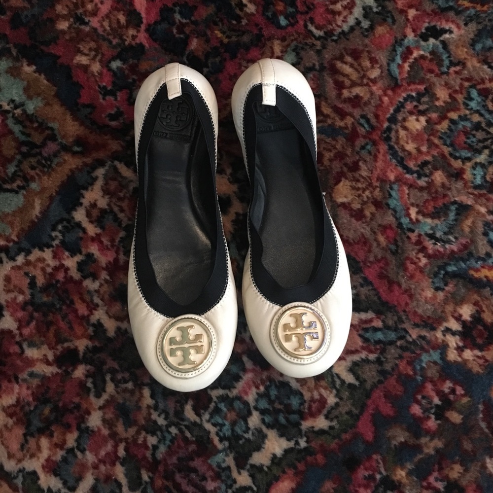 Tory Burch Caroline Flat (Cream/Navy) Size 8.5