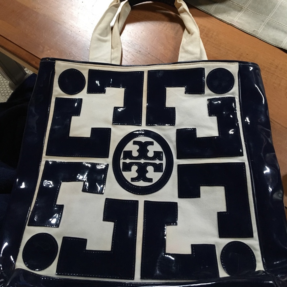 Navy and cream Tory Burch bag