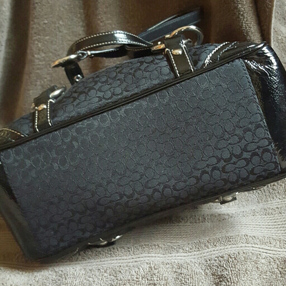 Coach Signature Handbag like new!! - Picture 3 of 6