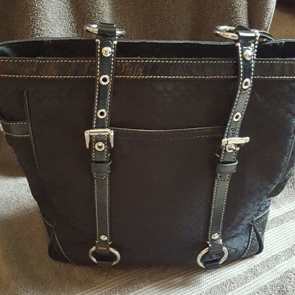 Coach Signature Handbag like new!! - Picture 4 of 6