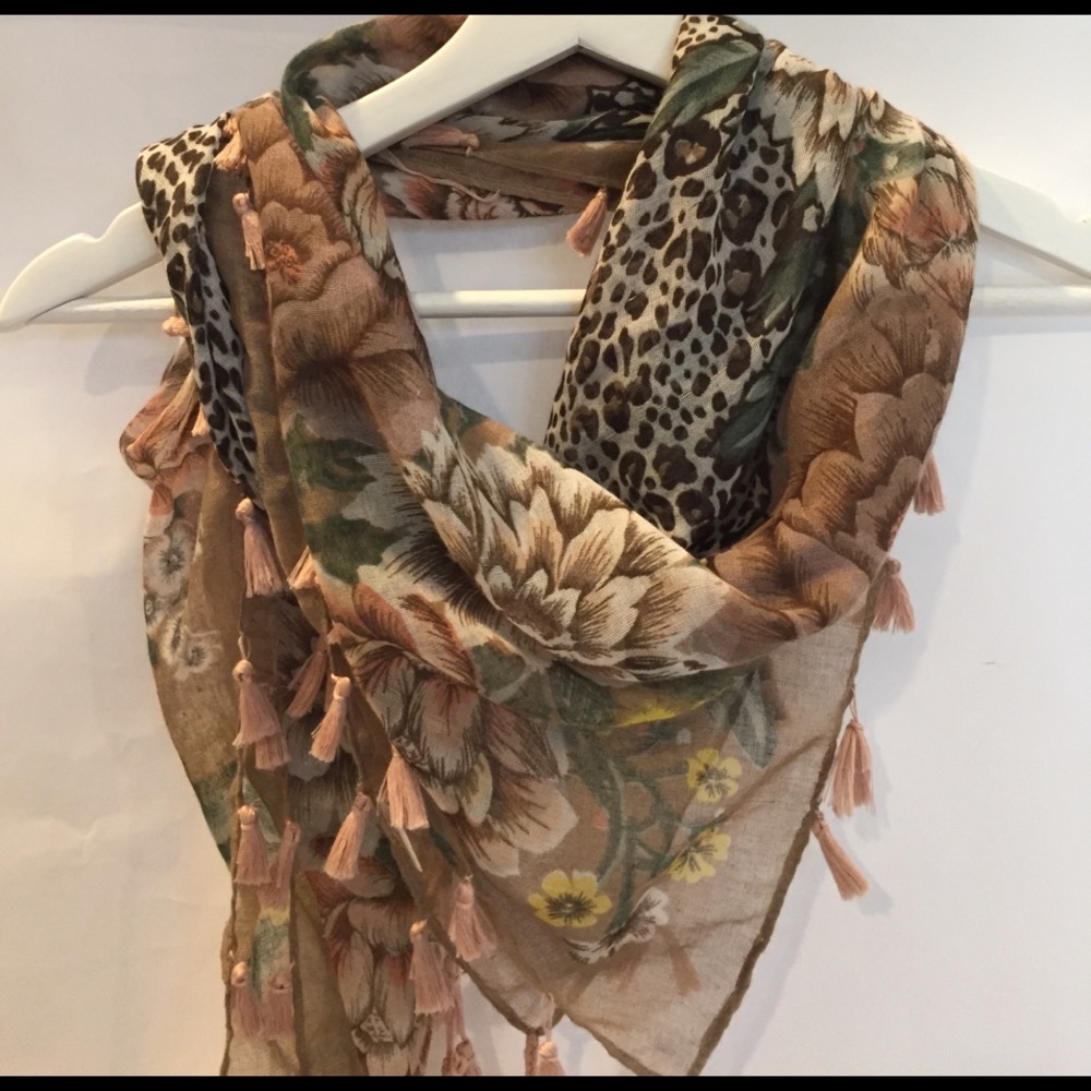 Charlotte Russe Tassel Scarf A51 - Picture 1 of 4