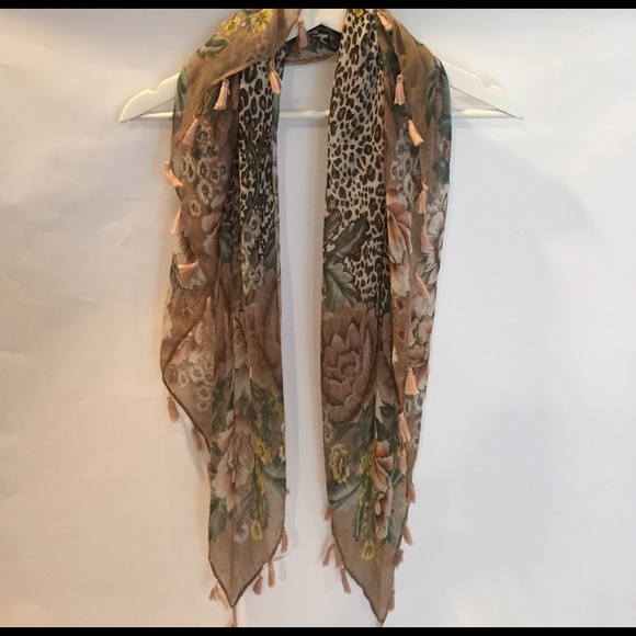 Charlotte Russe Tassel Scarf A51 - Picture 2 of 4