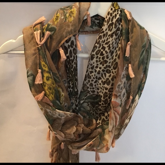 Charlotte Russe Tassel Scarf A51 - Picture 3 of 4