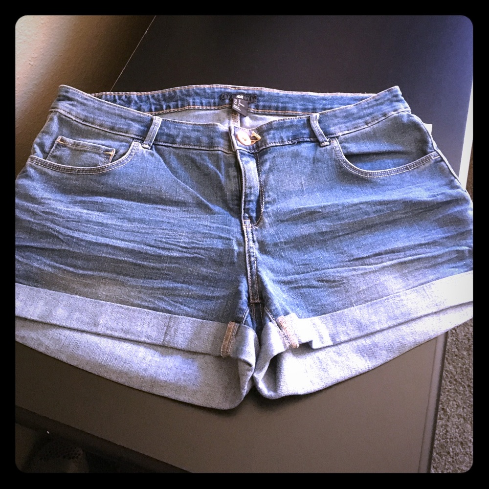 H & M denim short shorts