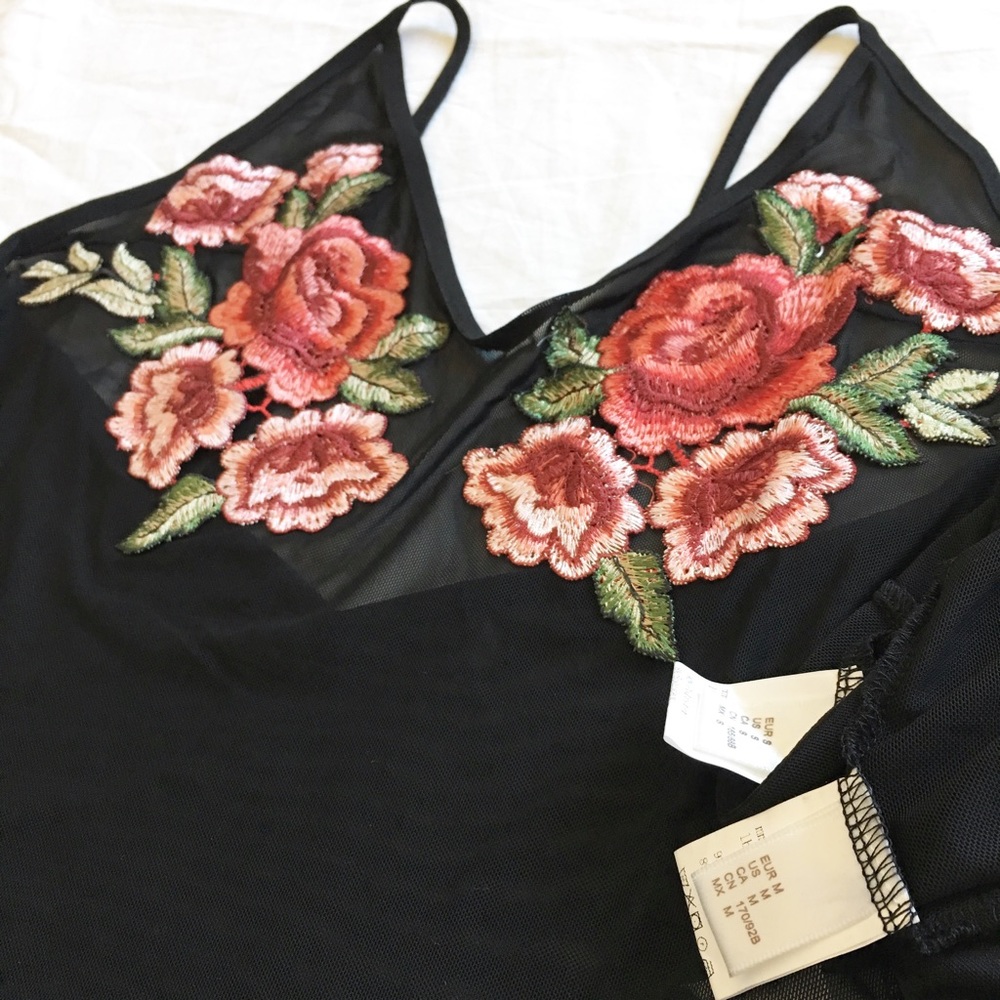 New rose patch mesh vneck bodysuit - Picture 4 of 7