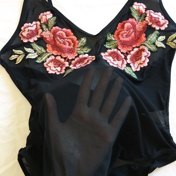 New rose patch mesh vneck bodysuit - Picture 3 of 7