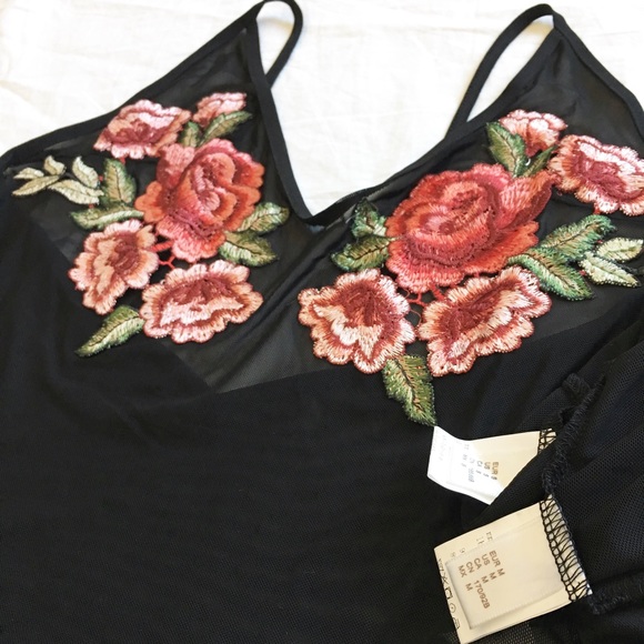 New rose patch mesh vneck bodysuit - Picture 4 of 7