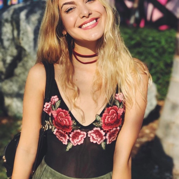 New rose patch mesh vneck bodysuit - Picture 6 of 7