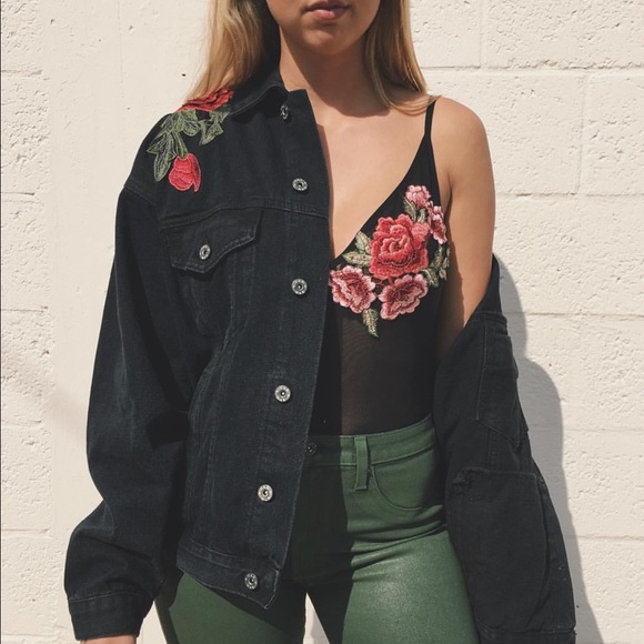 New rose patch mesh vneck bodysuit - Picture 7 of 7