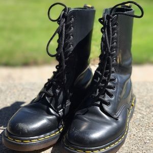 Dr. Martens 🖤