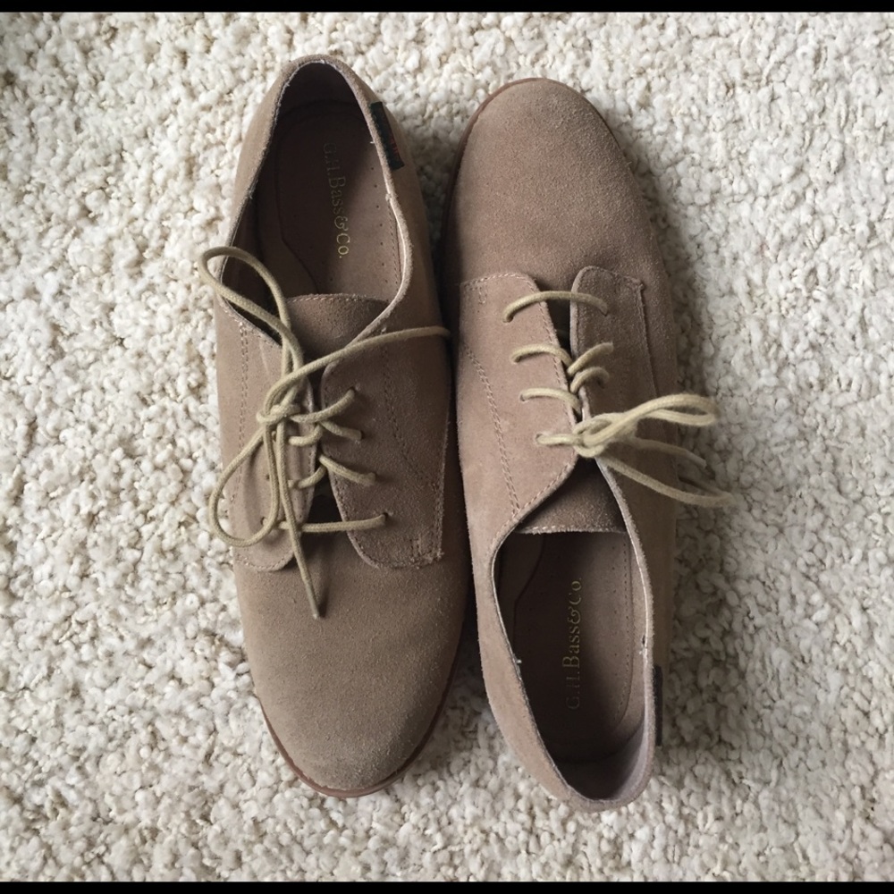 Neautrsl colored lace ups