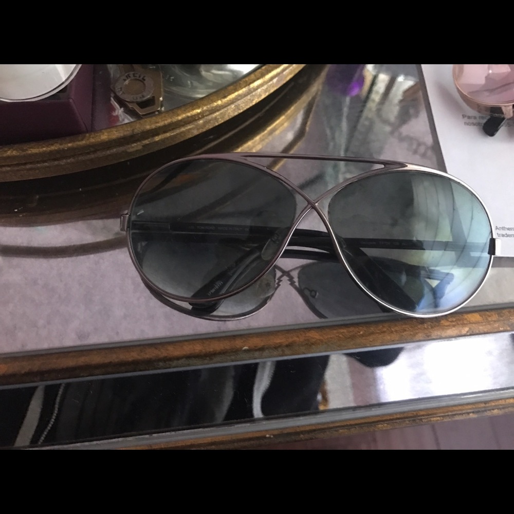 TOM FORD AVIATOR STYLE SUNGLASSES
