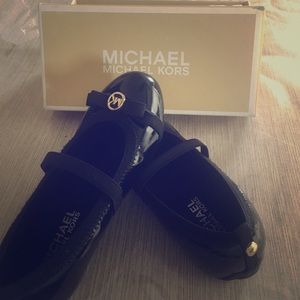❌SOLD❌. Michael Kors girls flats