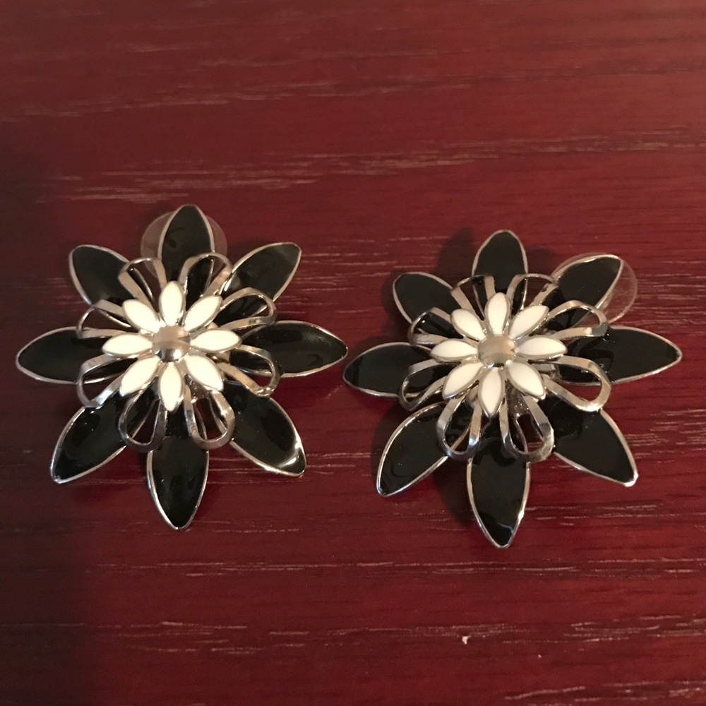 Black flower earrings