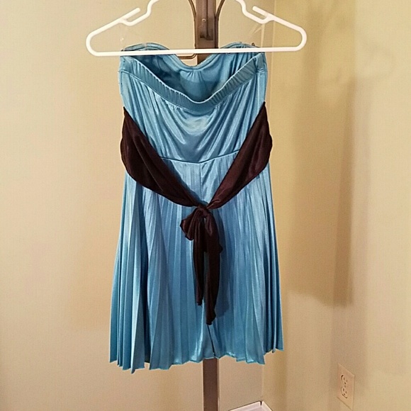 Semi formal dress - Picture 2 of 2