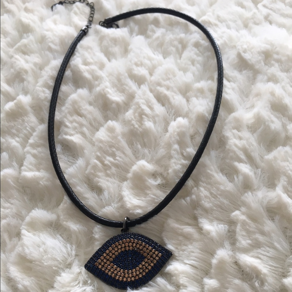 Chocker - Picture 2 of 3