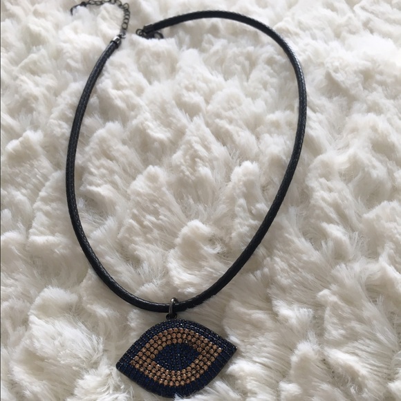 Chocker - Picture 2 of 3